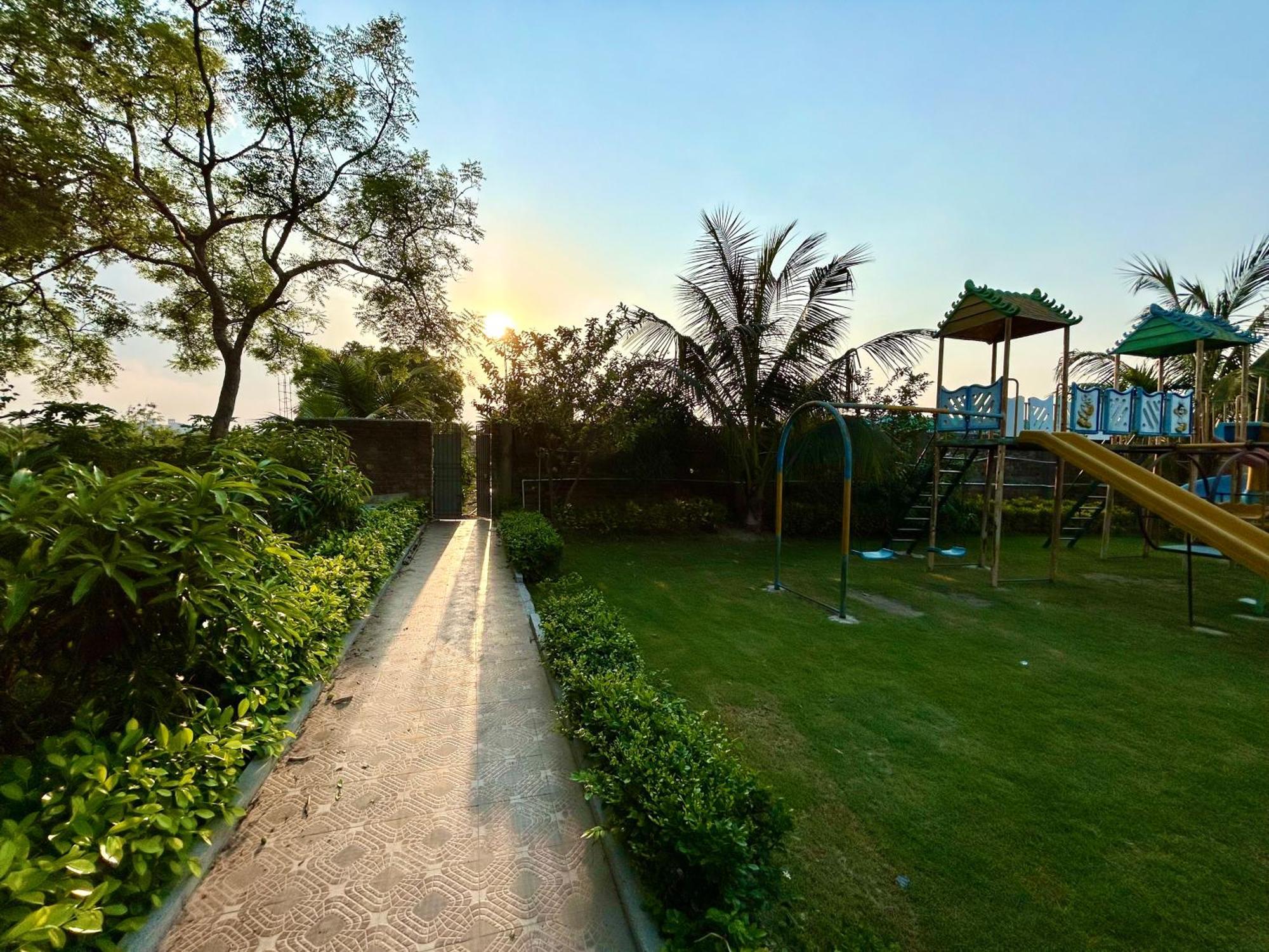 Palli Bangla Resort, Near Ruby Hospital, Anandapur Calcutta Eksteriør billede