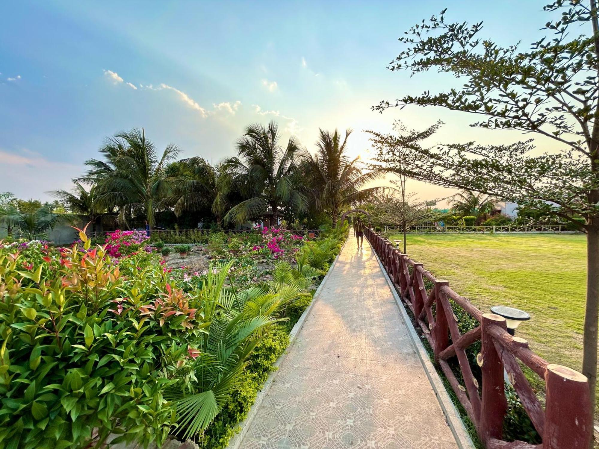 Palli Bangla Resort, Near Ruby Hospital, Anandapur Calcutta Eksteriør billede
